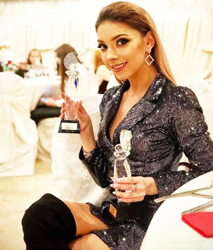 紧接着第二, 人愁, 斯佐科斯就